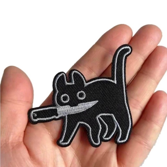 ⭐️3/$15 Black cat holding knife iron on patch - Picture 2 of 2
